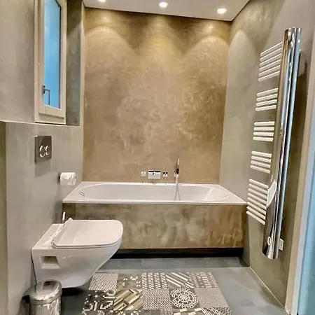 Apartment Luxurious 2 Bedrooms Apartment, 30 Meter From