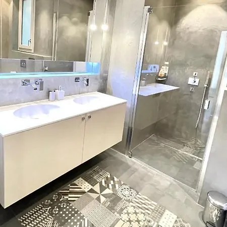 Luxurious 2 Bedrooms Apartment, 30 Meter From * Nice