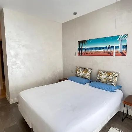 Luxurious 2 Bedrooms Apartment, 30 Meter From