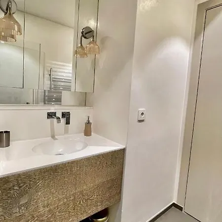 Luxurious 2 Bedrooms Apartment, 30 Meter From Apartment