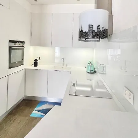 Luxurious 2 Bedrooms Apartment, 30 Meter From Apartment