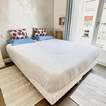 Luxurious 2 Bedrooms Apartment, 30 Meter From 아파트 니스