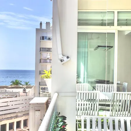 Luxurious 2 Bedrooms Apartment, 30 Meter From Apartment *