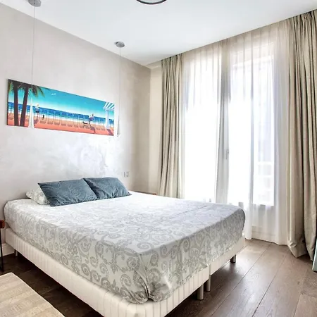 Apartment Luxurious 2 Bedrooms Apartment, 30 Meter From *