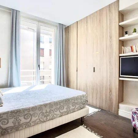 Luxurious 2 Bedrooms Apartment, 30 Meter From * Nice