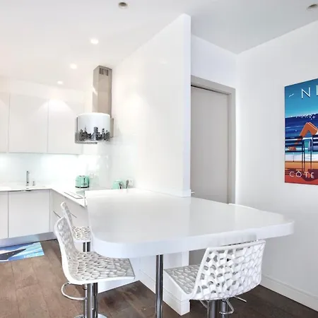 Luxurious 2 Bedrooms Apartment, 30 Meter From Nice